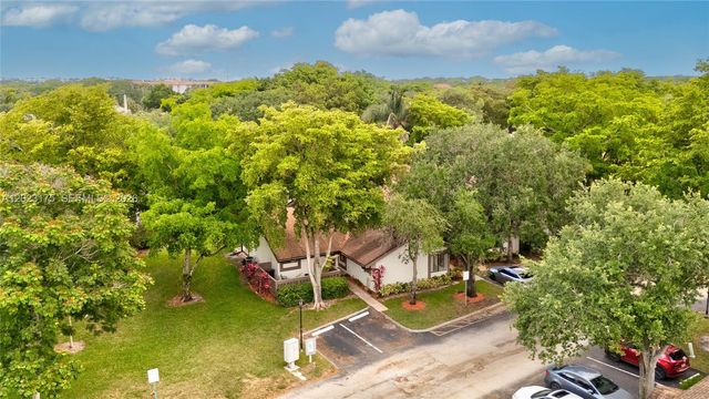 9367 SW 1st St 808, Plantation, FL 33324