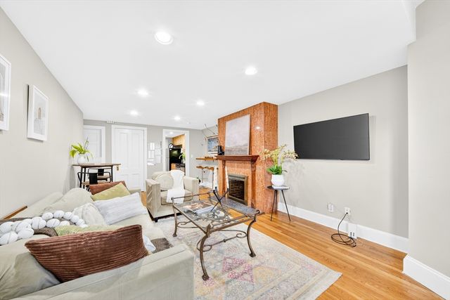 352 Tappan St 1, Brookline, MA 02445
