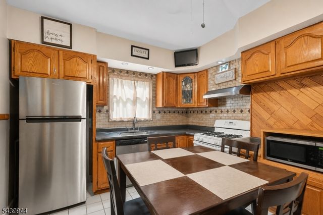 374 Boyden Ave, Maplewood Twp., NJ 07040