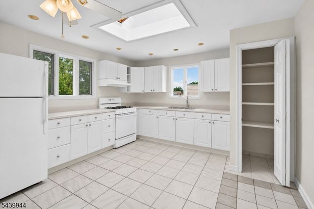 374 Boyden Ave, Maplewood Twp., NJ 07040