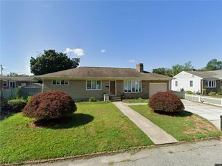 12 Parkside Drive, Johnston, RI 02919