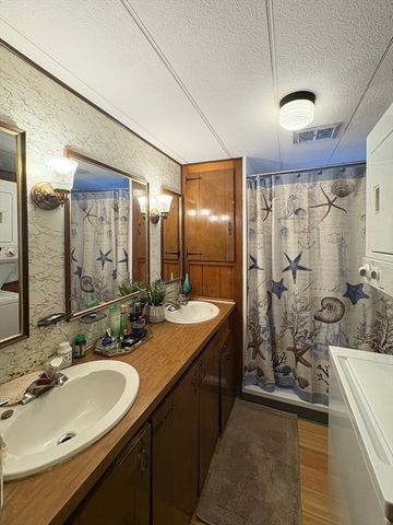 9 King Dr, Wareham, MA 02576