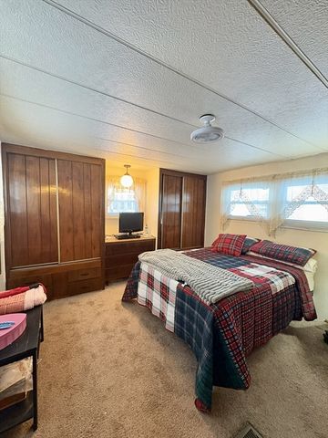 9 King Dr, Wareham, MA 02576