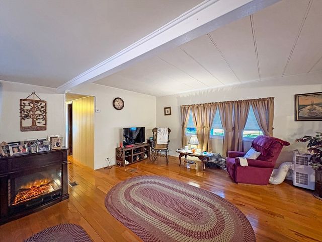 9 King Dr, Wareham, MA 02576