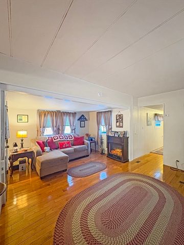 9 King Dr, Wareham, MA 02576