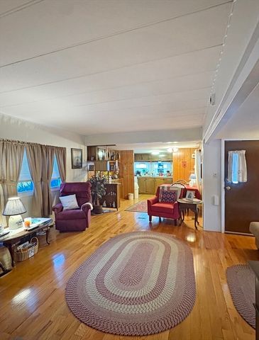 9 King Dr, Wareham, MA 02576