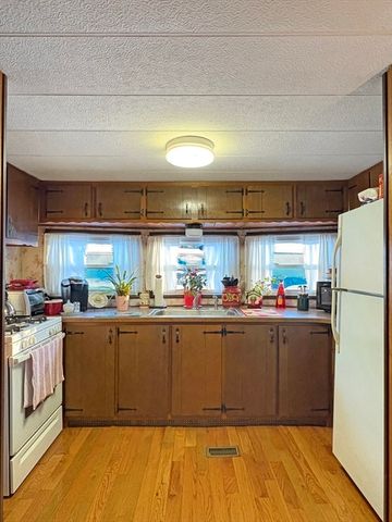 9 King Dr, Wareham, MA 02576