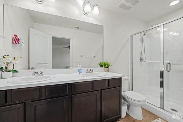 5816 Commonwealth Avenue, Bakersfield, CA 93313