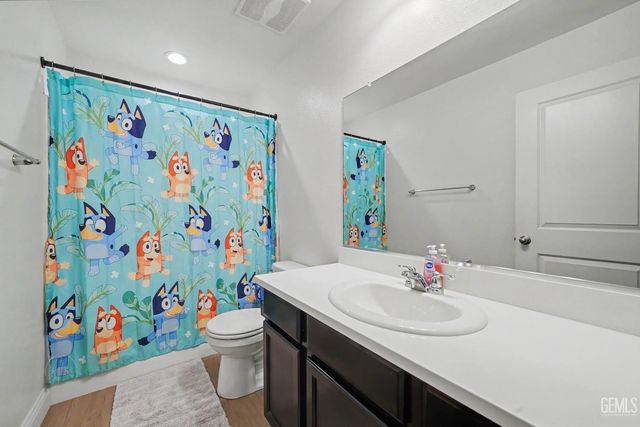 5816 Commonwealth Avenue, Bakersfield, CA 93313