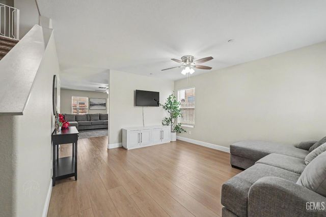 5816 Commonwealth Avenue, Bakersfield, CA 93313