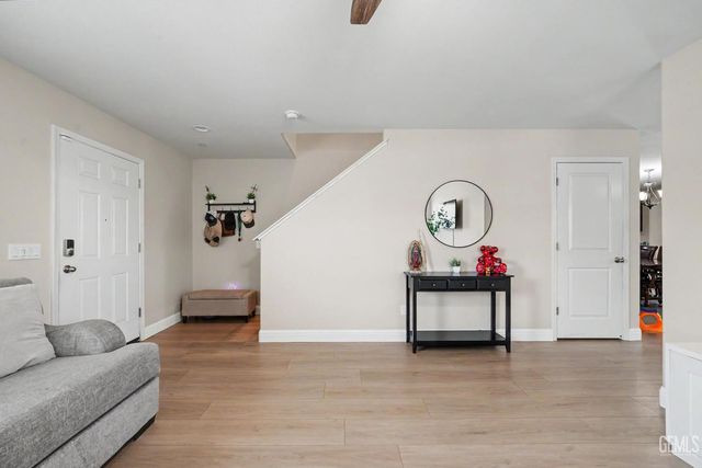 5816 Commonwealth Avenue, Bakersfield, CA 93313