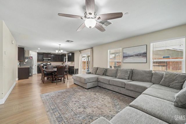 5816 Commonwealth Avenue, Bakersfield, CA 93313
