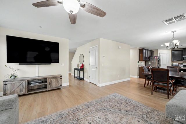 5816 Commonwealth Avenue, Bakersfield, CA 93313