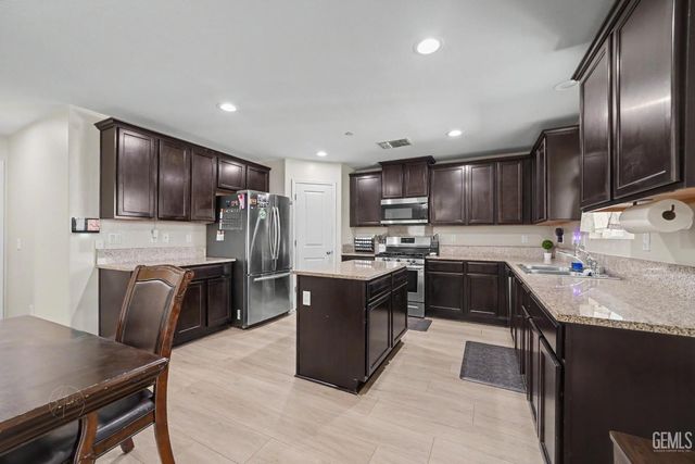 5816 Commonwealth Avenue, Bakersfield, CA 93313