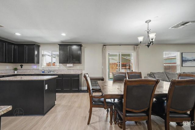 5816 Commonwealth Avenue, Bakersfield, CA 93313