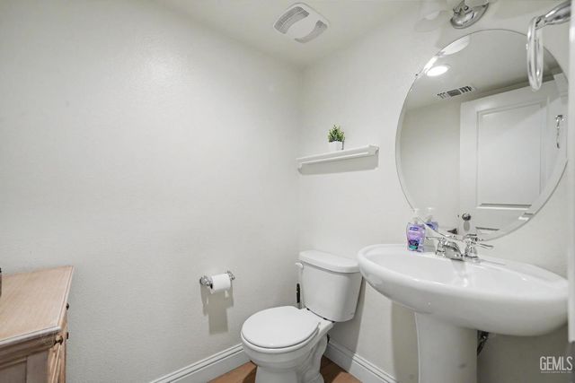 5816 Commonwealth Avenue, Bakersfield, CA 93313