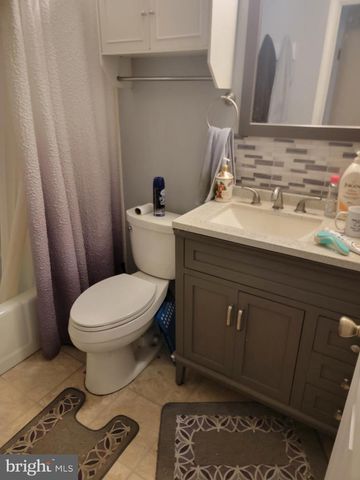 11B WALNUT RD, Manahawkin, NJ 08050