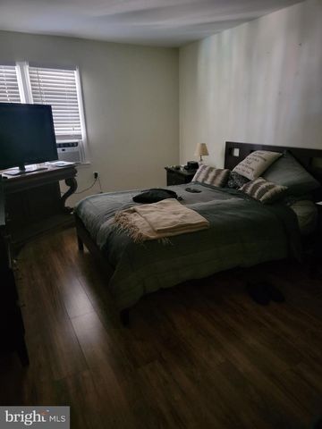 11B WALNUT RD, Manahawkin, NJ 08050