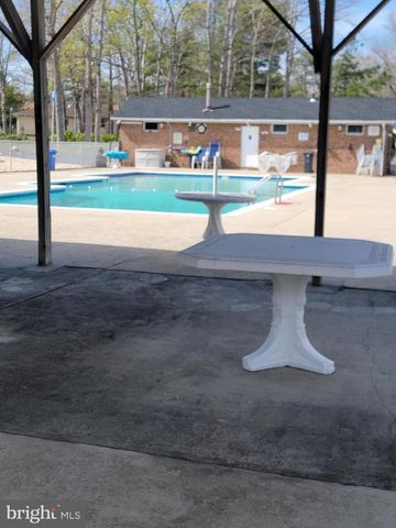 11B WALNUT RD, Manahawkin, NJ 08050