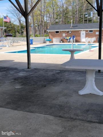 11B WALNUT RD, Manahawkin, NJ 08050