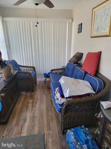 11B WALNUT RD, Manahawkin, NJ 08050