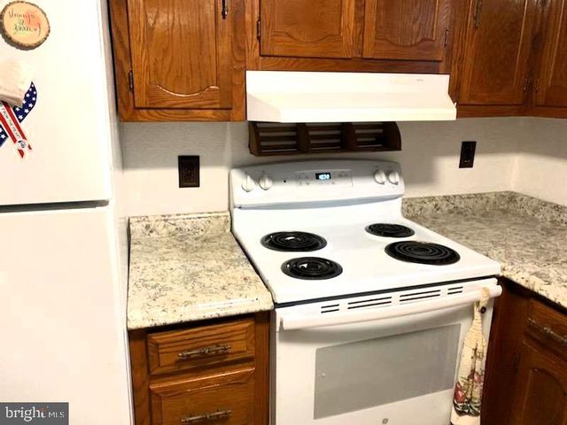 11B WALNUT RD, Manahawkin, NJ 08050