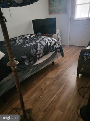11B WALNUT RD, Manahawkin, NJ 08050