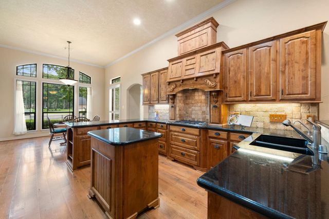 28618 Benders Crossing Drive, Spring, TX 77386