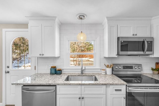 32 Debra Dr, Chicopee, MA 01020