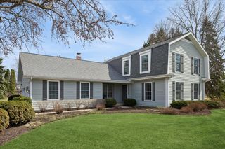 6136 Hidden Oak Drive, Crystal Lake, IL 60012