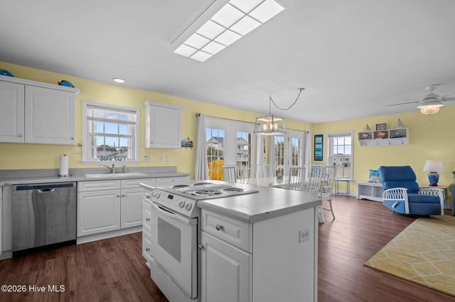 1301 N New River Drive, Holly Ridge, NC 28445