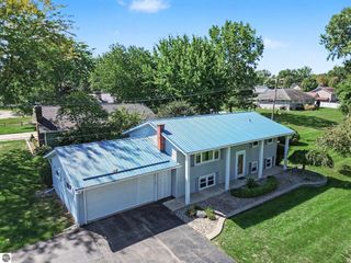 160 Devon Drive, St Louis, MI 48880