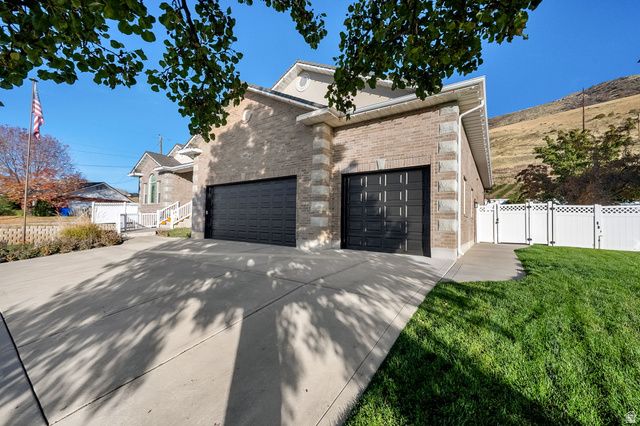 2051 S ESKELSEN LN, Perry, UT 84302