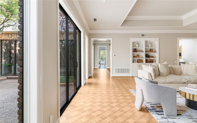 29 Saint Laurent Place, Dallas, TX 75225