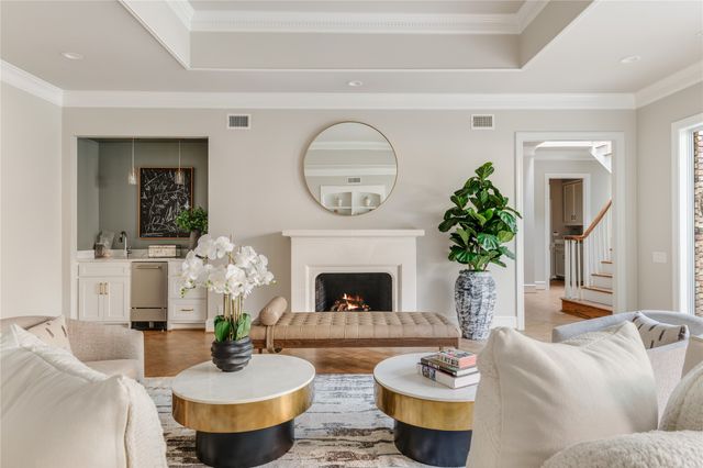 29 Saint Laurent Place, Dallas, TX 75225