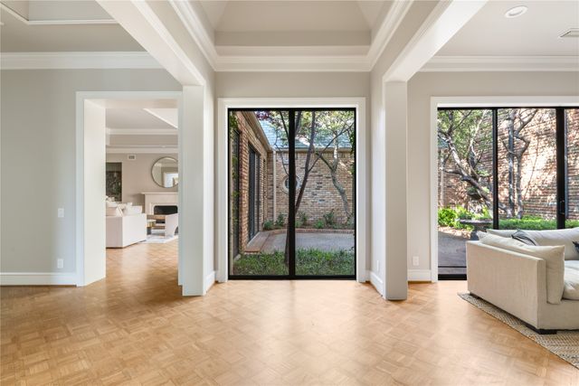 29 Saint Laurent Place, Dallas, TX 75225