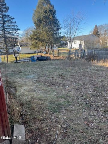 17 Tennessee Avenue, Colonie, NY 12205