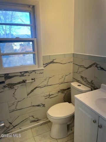 17 Tennessee Avenue, Colonie, NY 12205