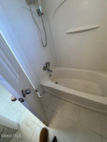 17 Tennessee Avenue, Colonie, NY 12205