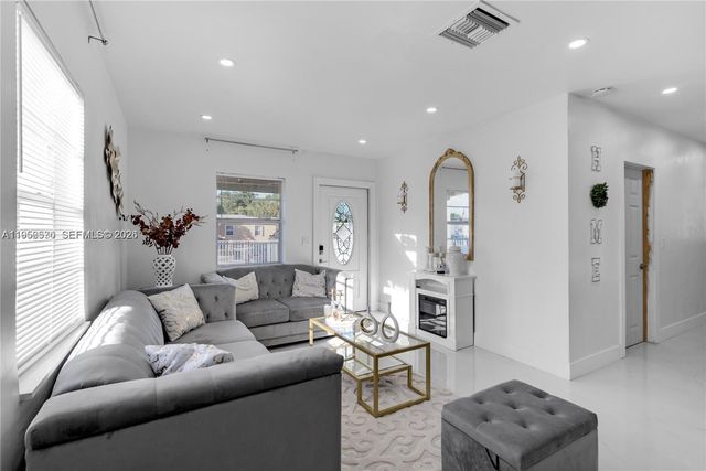 174 E 40th St, Hialeah, FL 33013