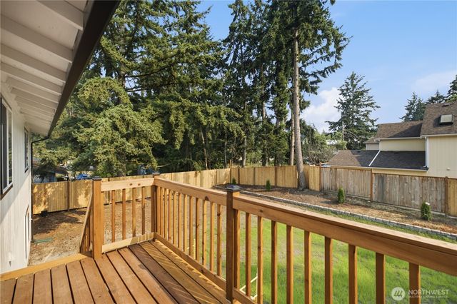 8829 Skokomish Way NE, Olympia, WA 98516