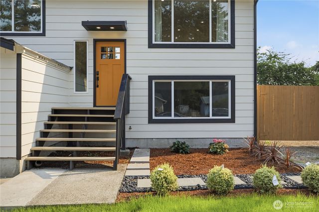 8829 Skokomish Way NE, Olympia, WA 98516