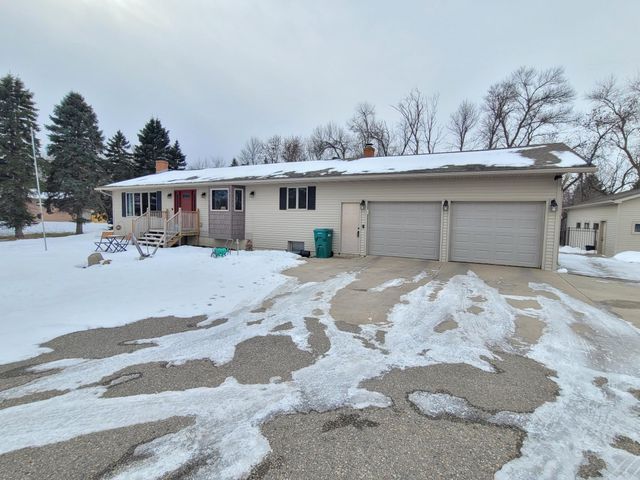 7607 University Drive S, Fargo, ND 58104