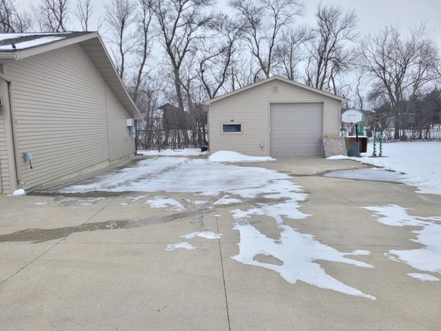 7607 University Drive S, Fargo, ND 58104