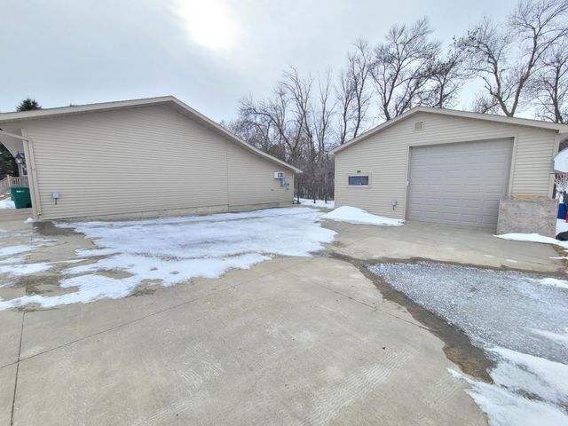 7607 University Drive S, Fargo, ND 58104