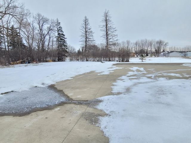 7607 University Drive S, Fargo, ND 58104