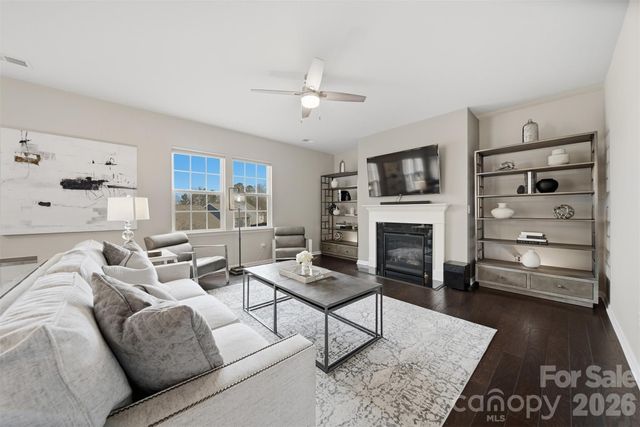 128 W Morehouse Avenue, Mooresville, NC 28117