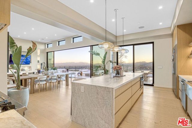 22570 S Summit Ridge Circle, Chatsworth (los Angeles), CA 91311