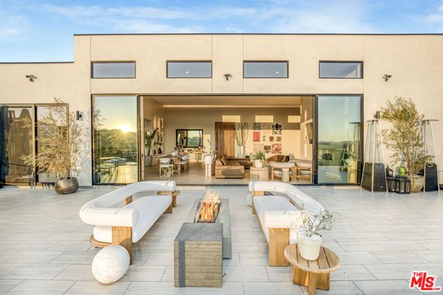 22570 S Summit Ridge Circle, Chatsworth (los Angeles), CA 91311