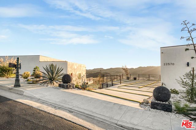 22570 S Summit Ridge Circle, Chatsworth (los Angeles), CA 91311